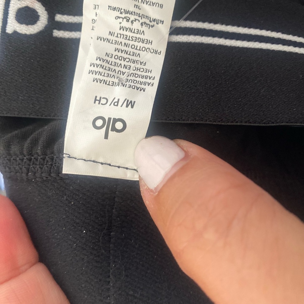 ALO Yoga Black Leggings with White Piping - Picture 5 of 8